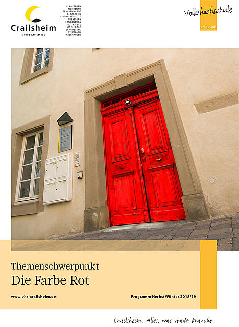 Titelseite Programm vhs Crailsheim Herbst/Winter 2018/19 (Eingangstür vhs Crailsheim in Rot)