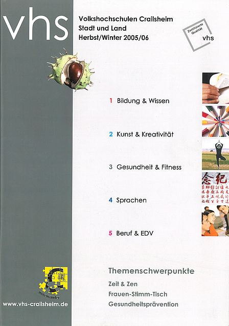 Titelseite Programm vhs Crailsheim Herbst/Winter 2005/06 (Kastanie in halb geöffneter Schale)