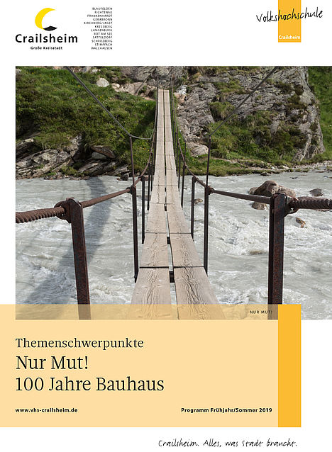 Titelseite Programm vhs Crailsheim Frühjahr/Sommer 2019 (Hängebrücke über Fluss)