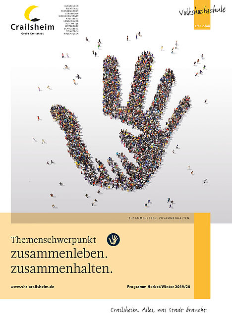 Titelseite Programm vhs Crailsheim Herbst/Winter 2019/20 (Hände mit Menschen dargestellt) 