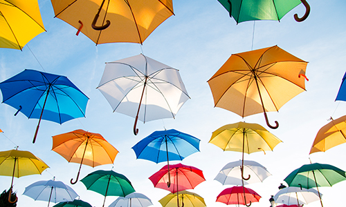 Kategoriebild vhs Spezial - bunte Regenschirme (Symbolfoto)