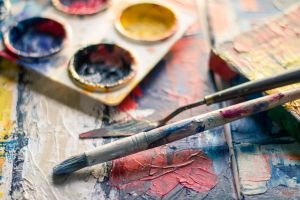 Pinsel und Farben