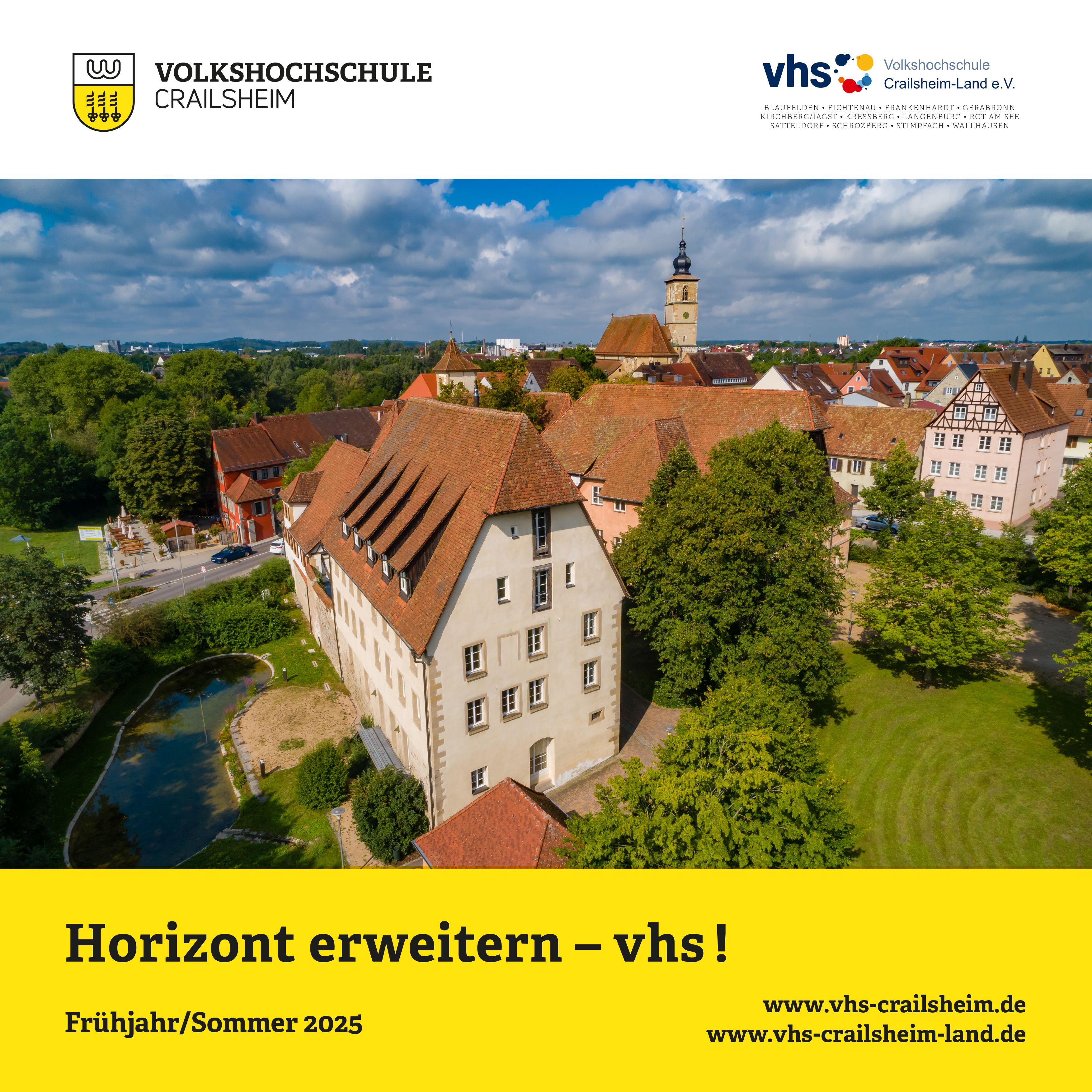 Titelbild Programmheft vhs Crailsheim Frühjahr/Sommer 2025 (Luftbild vhs-Gebäude)